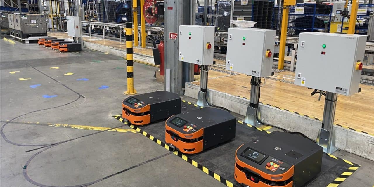 Kontinuierlicher Materialfluss statt manueller Transporte: Adient automatisiert Werk in Torslanda, Schweden, mit mobilen Robotern